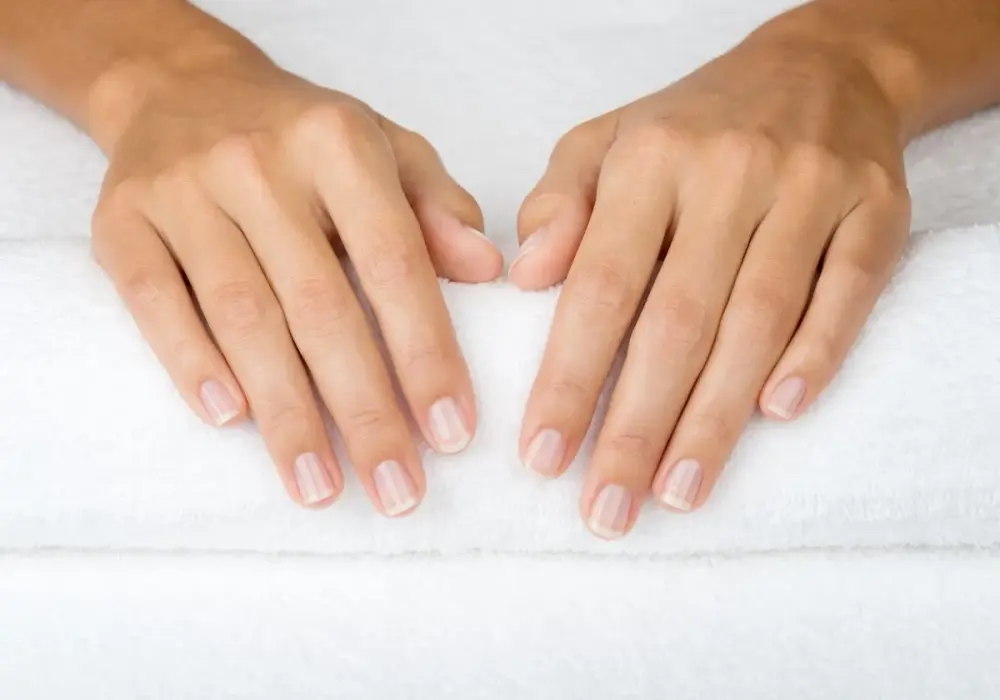 Jak zmyć manicure japoński bez uszkodzenia paznokci