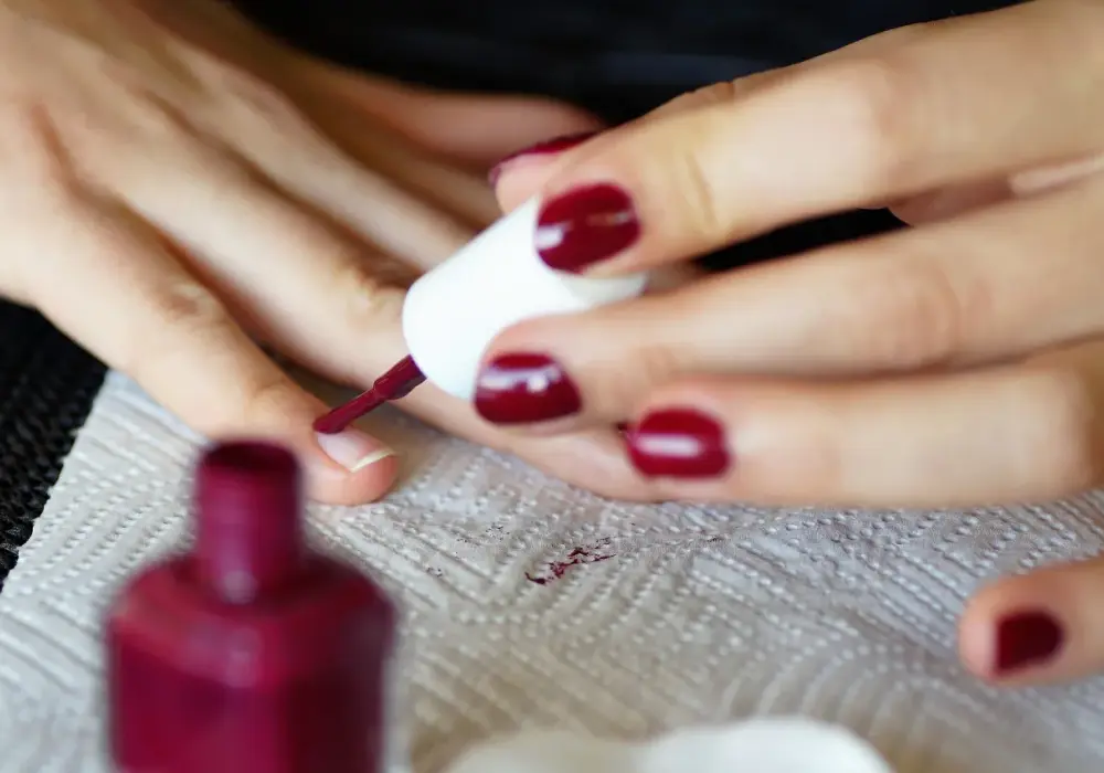 Jak zrobić manicure w domu: proste kroki do idealnych paznokci