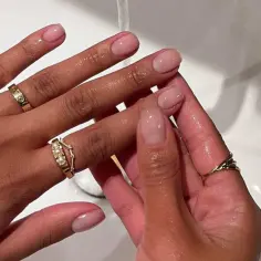 Jaki manicure jest teraz modny? Odkryj najnowsze trendy i style