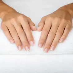 Jak zmyć manicure japoński bez uszkodzenia paznokci