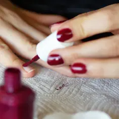 Jak zrobić manicure w domu: proste kroki do idealnych paznokci