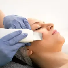 Peeling kawitacyjny czy mikrodermabrazja - który zabieg jest lepszy?