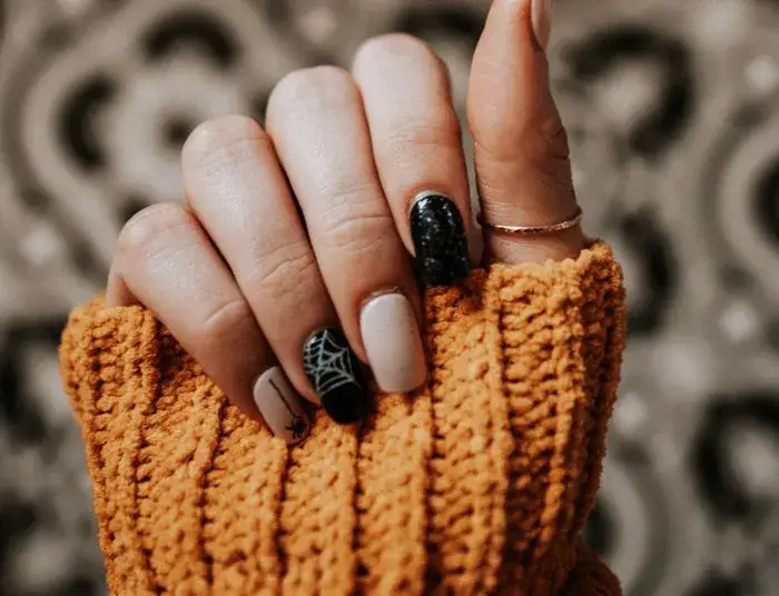Zdjęcie Jak długo robi się manicure hybrydowy? Czas, który warto znać